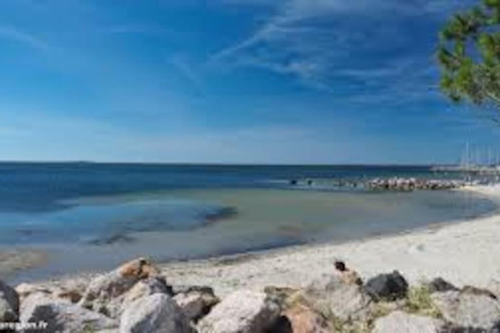 Appartement Cosy A 50 M De La Plage Et Du Port Meze Luaran gambar